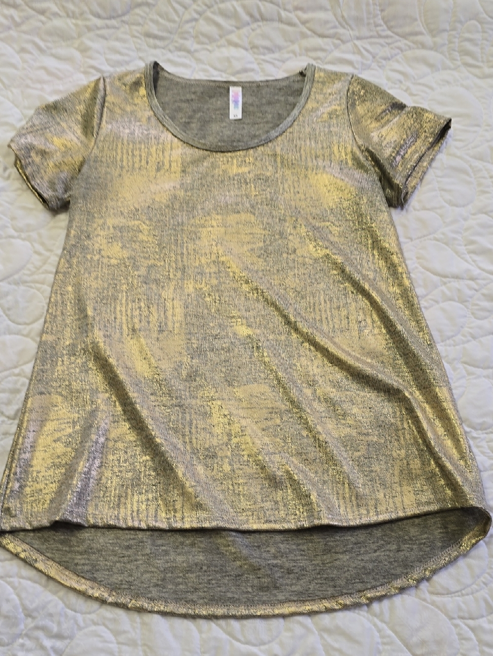 LuLaRoe Perfect T Metallic Gold Short Sleeve Scoop Neck Tee